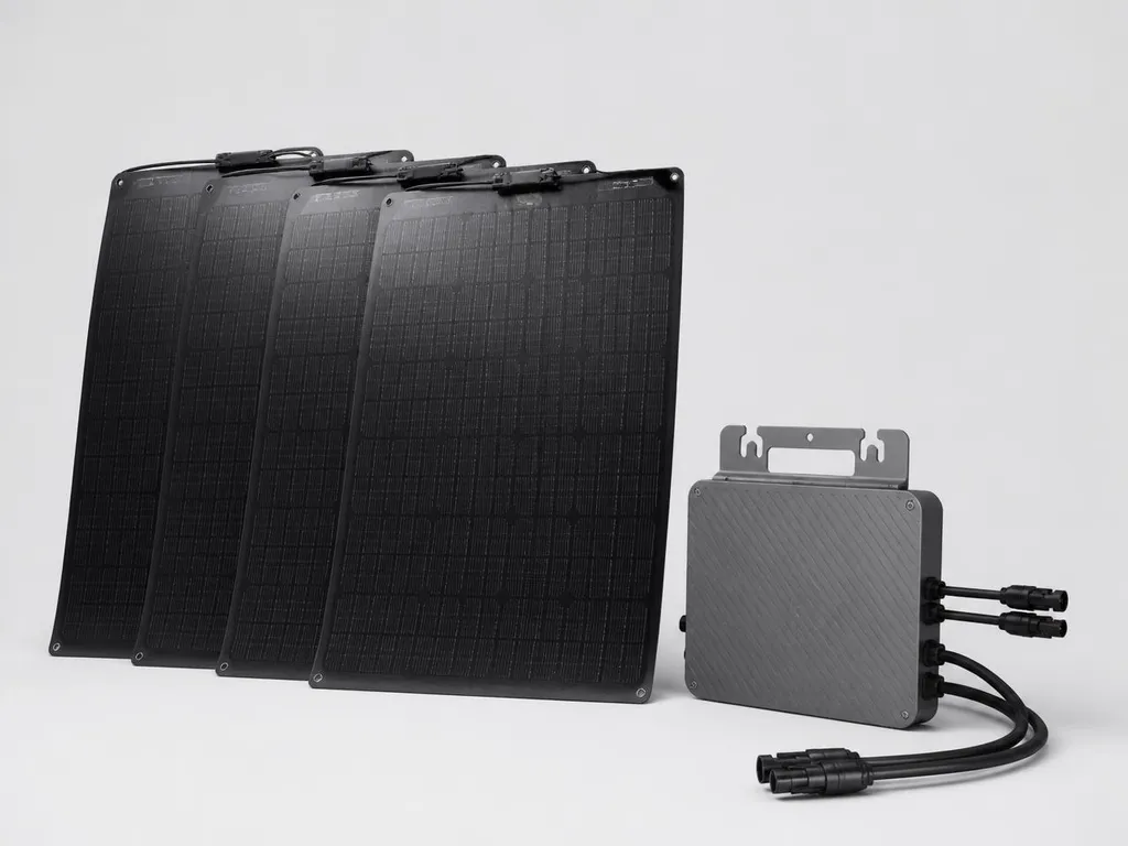 Kit Easy Solar 800 complet : quatre panneaux, micro-onduleur et câbles